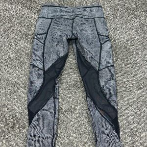 Womens Lululemon Black/White Geometric Print Mesh Insert Leggings Sz 4